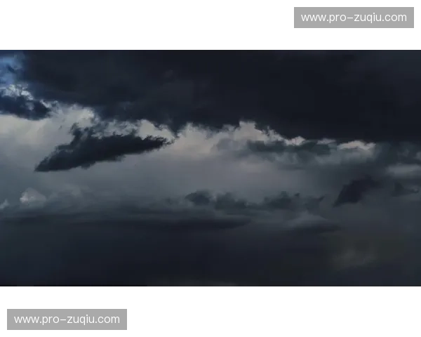 天空vs.风暴：平静背后的力量与毁灭的交响曲